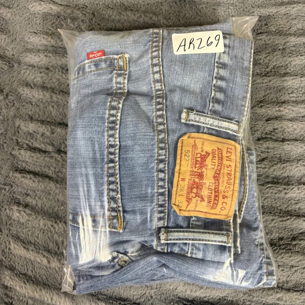 Levis 527 Mens Light Wash Blue Denim Boot Cut Jeans 38x32 (Measures 38x30)
